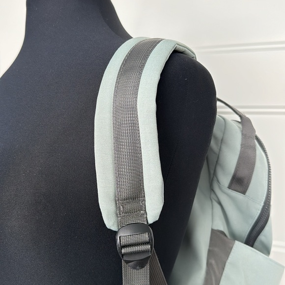 RED ROVR Roo Diaper Backpack - Picture 8 of 15